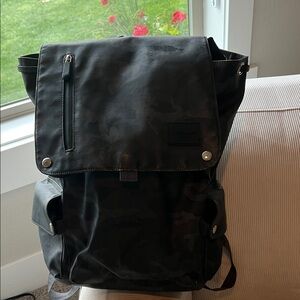 DUCHAMP LONDON Black camo Men's Backpack! Versatile with lots of pockets.